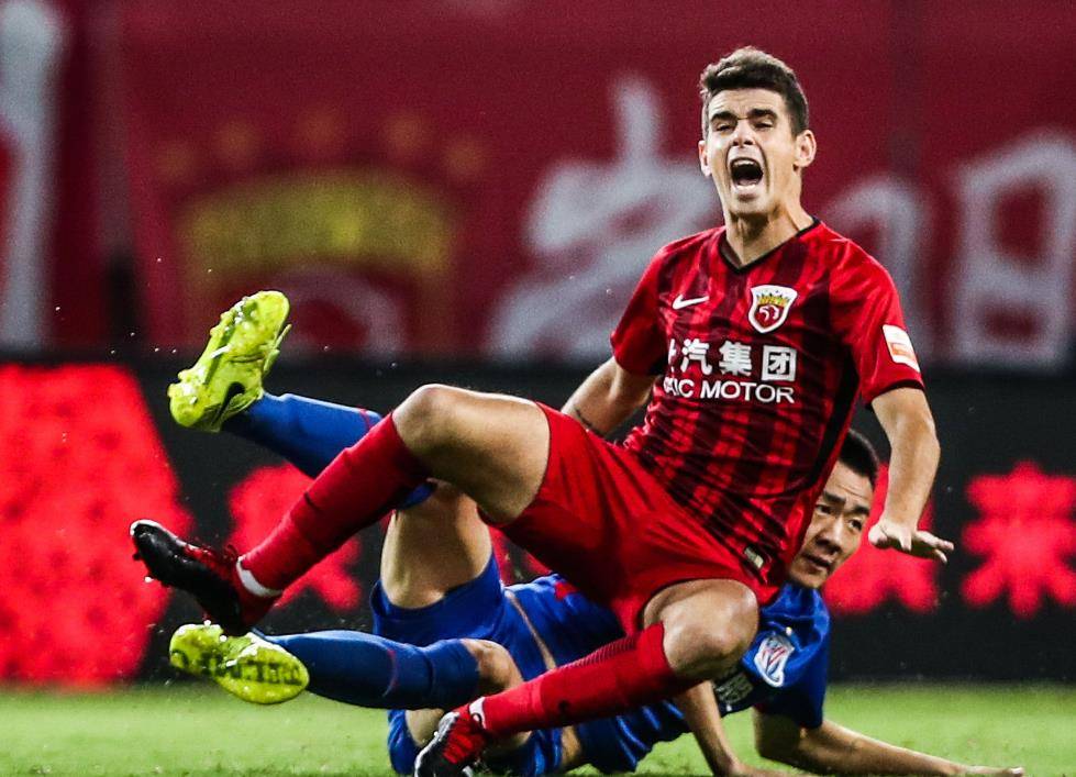 关于上海上港客场爆冷负于广州恒大，遭遇三轮不胜的信息