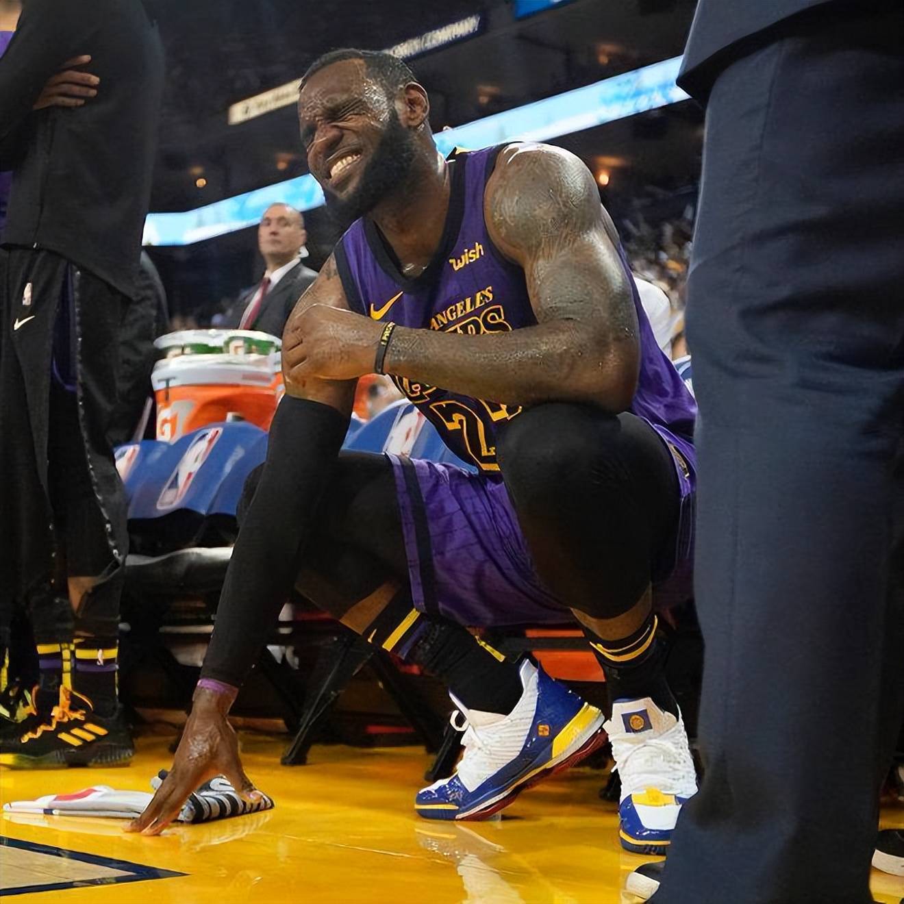 詹姆斯因伤缺席明日比赛，洛杉矶快船队沮丧的简单介绍