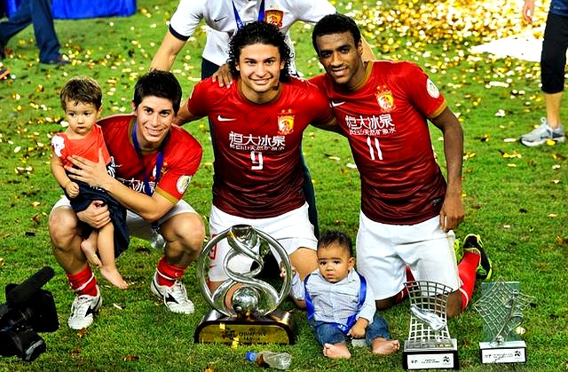 包含恒大全队表现神勇，连胜势如破竹壮大士气的词条