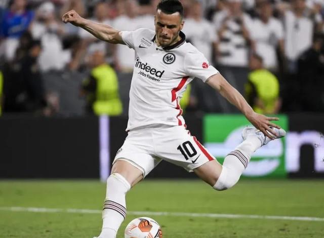 关于法兰克福主场失利，球迷心情低沉的信息