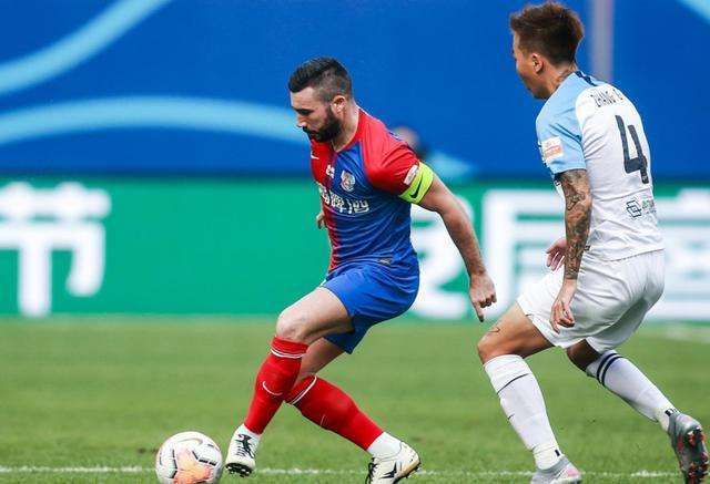 包含青岛黄海客场负于广州富力，保持垫底位置的词条