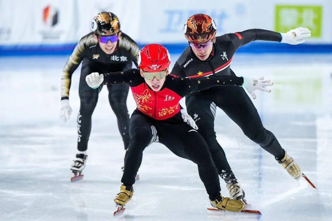 短道速滑选手成为全场焦点,轻松过关的简单介绍 短道速滑选手成为全场焦点,轻松过关的简单介绍