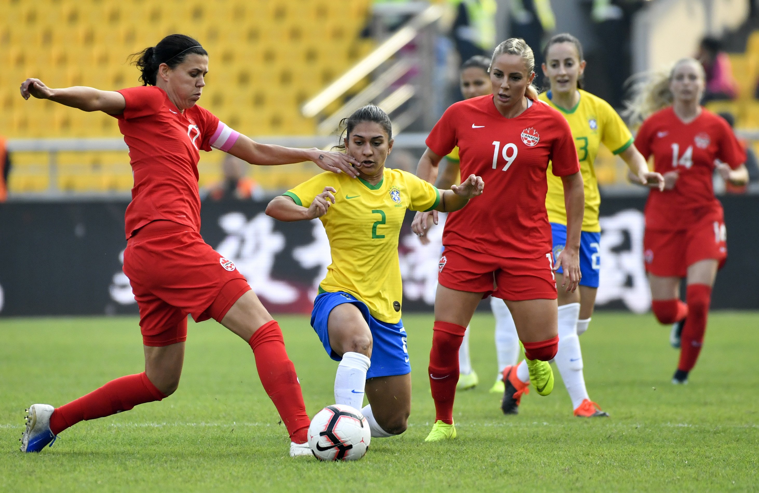 包含加拿大女足遭遇困境，难敌乌克兰队的词条