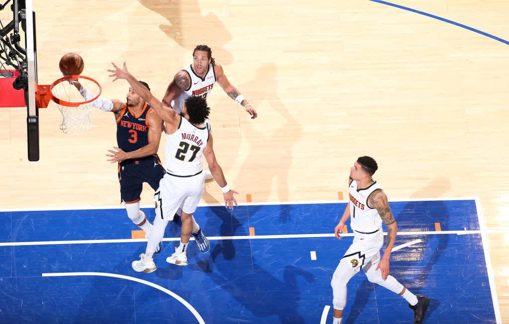 包含捷克皇家赢得宝贵三分，成功反超对手的词条