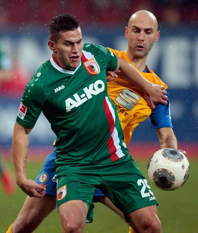 凯泽斯劳滕客场抢分，逼近前列