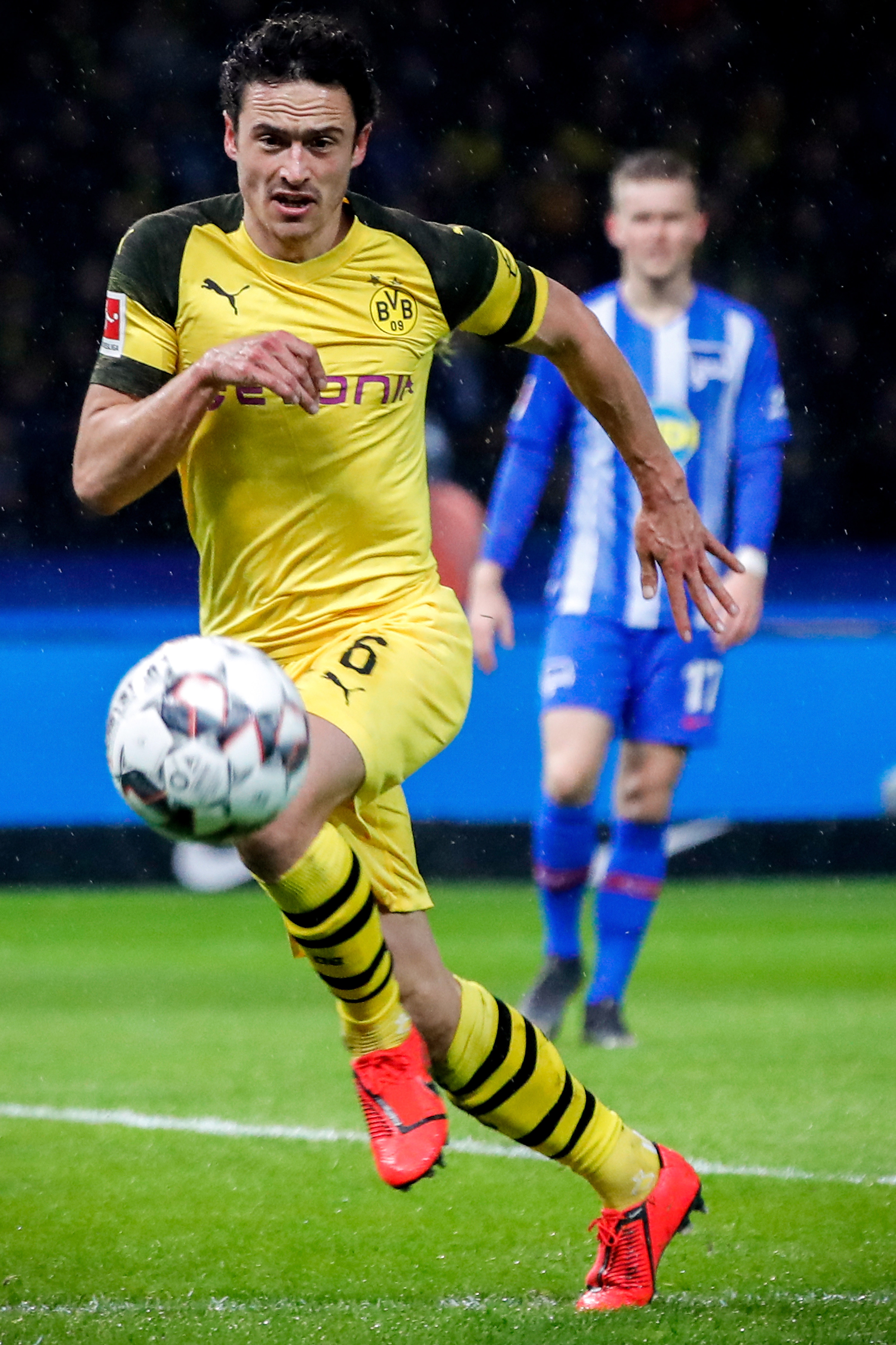 柏林赫塔客战不敌对手，陷入联赛低谷