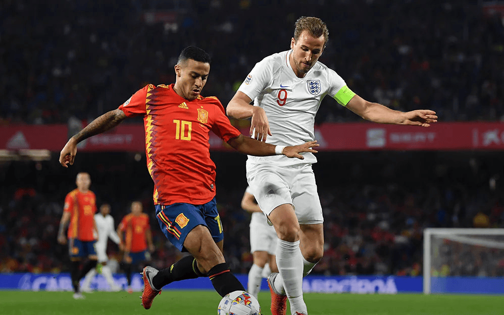 欧预赛：希腊队大胜摩洛哥，小组出线希望犹存