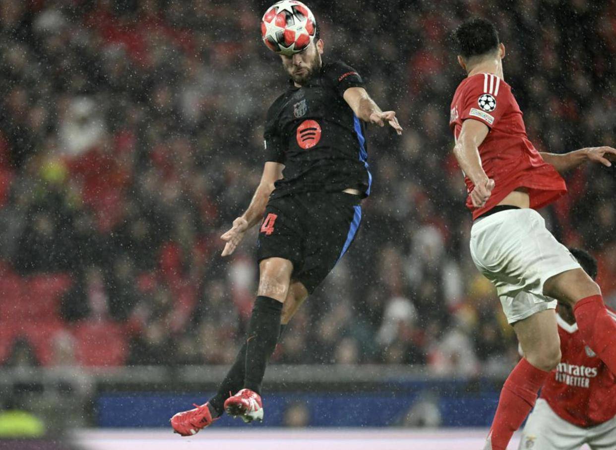 加泰罗尼亚队在比赛中压倒对手