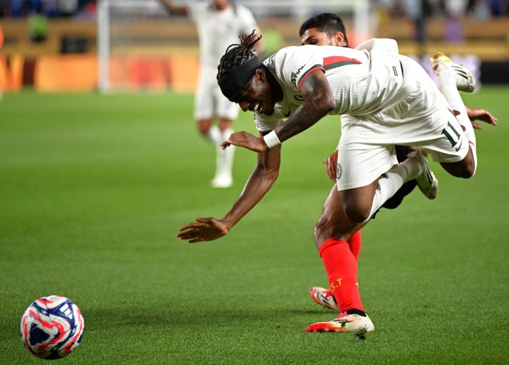 包含突尼斯足球协会宣布新赛程，重振球队士气的词条