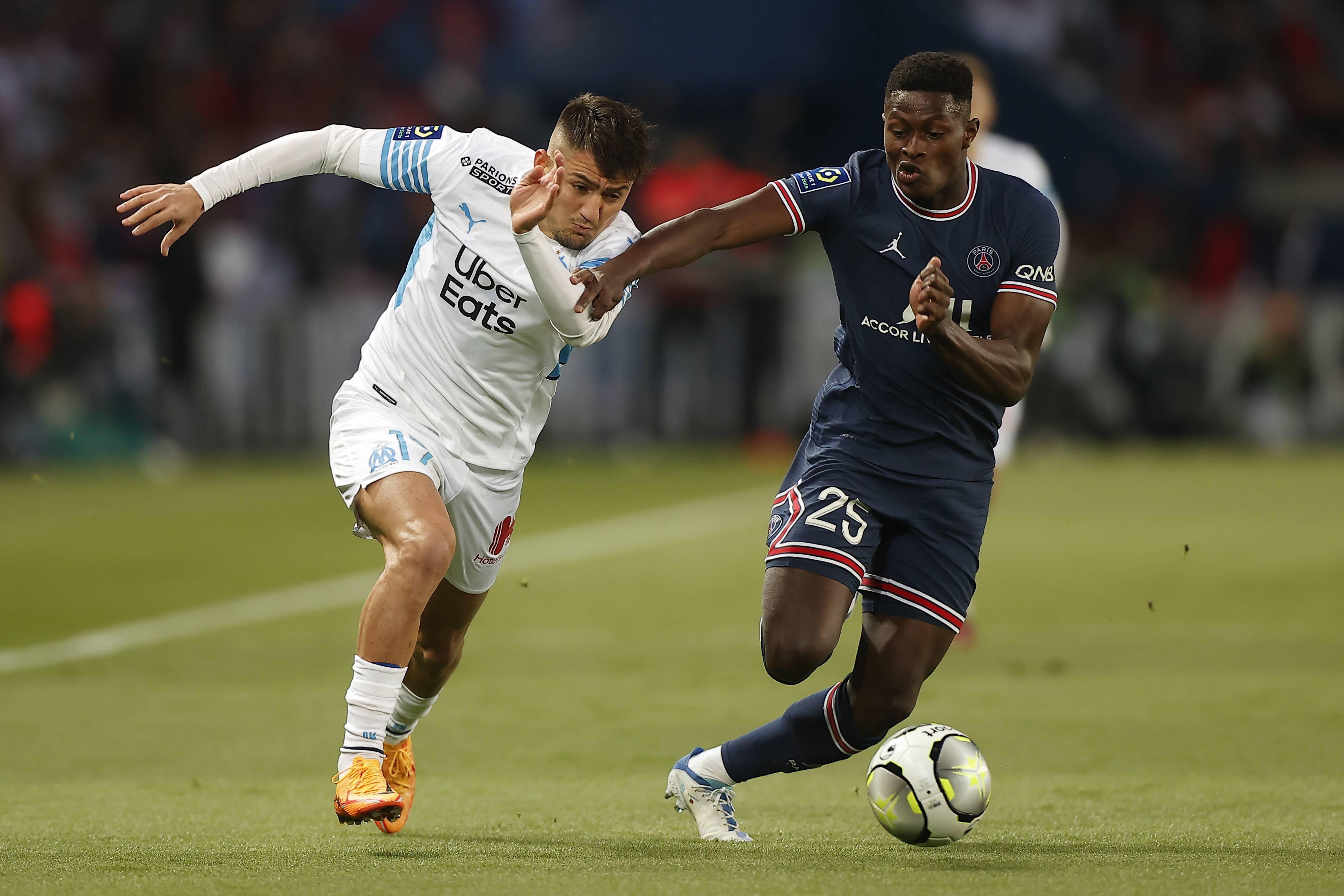 马赛队在足球赛事中大获全胜