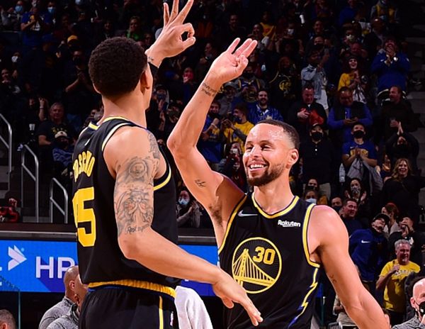 开拓者队三分命中率领先，获得胜利