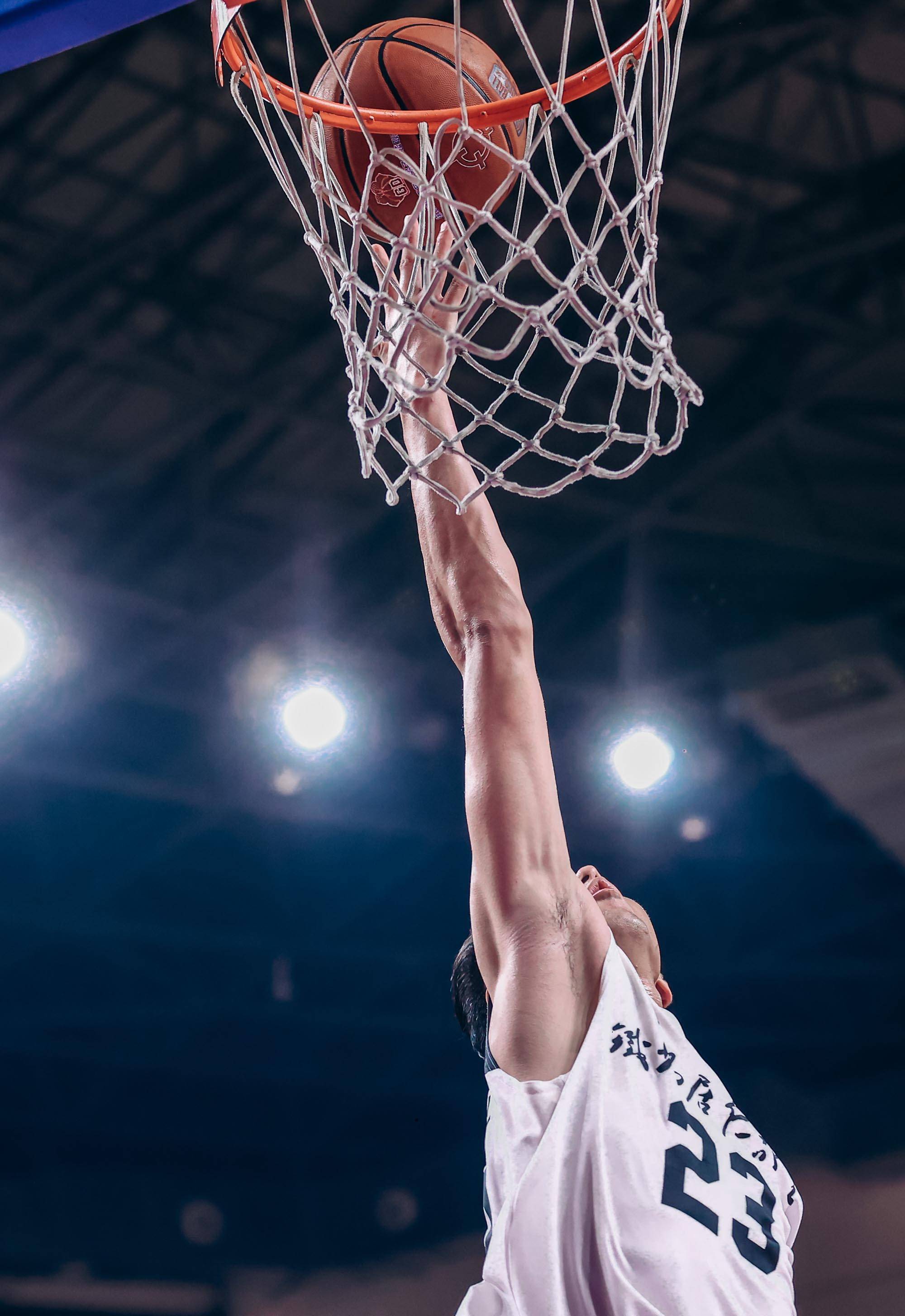 篮球队以不败战绩夺得联赛冠军