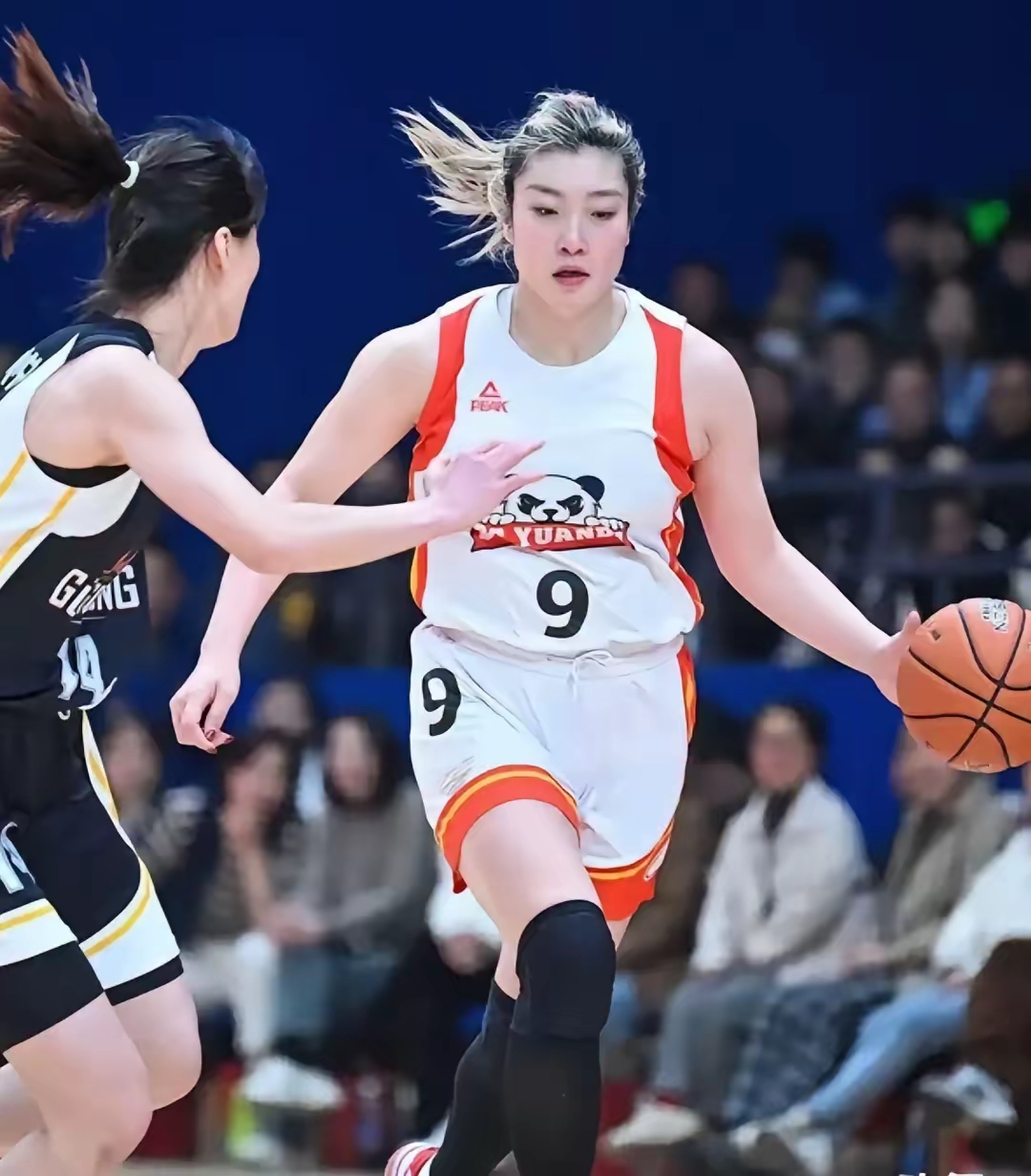 女子篮球锦标赛精彩开幕，实力对抗引人注目的简单介绍