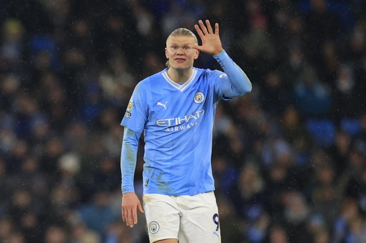 曼城再次大胜，继续紧追领头羊