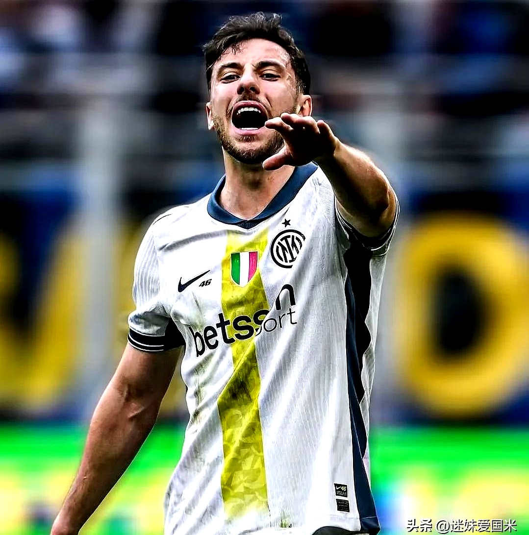 巴西前锋在关键时刻破门得分，帮助球队晋级