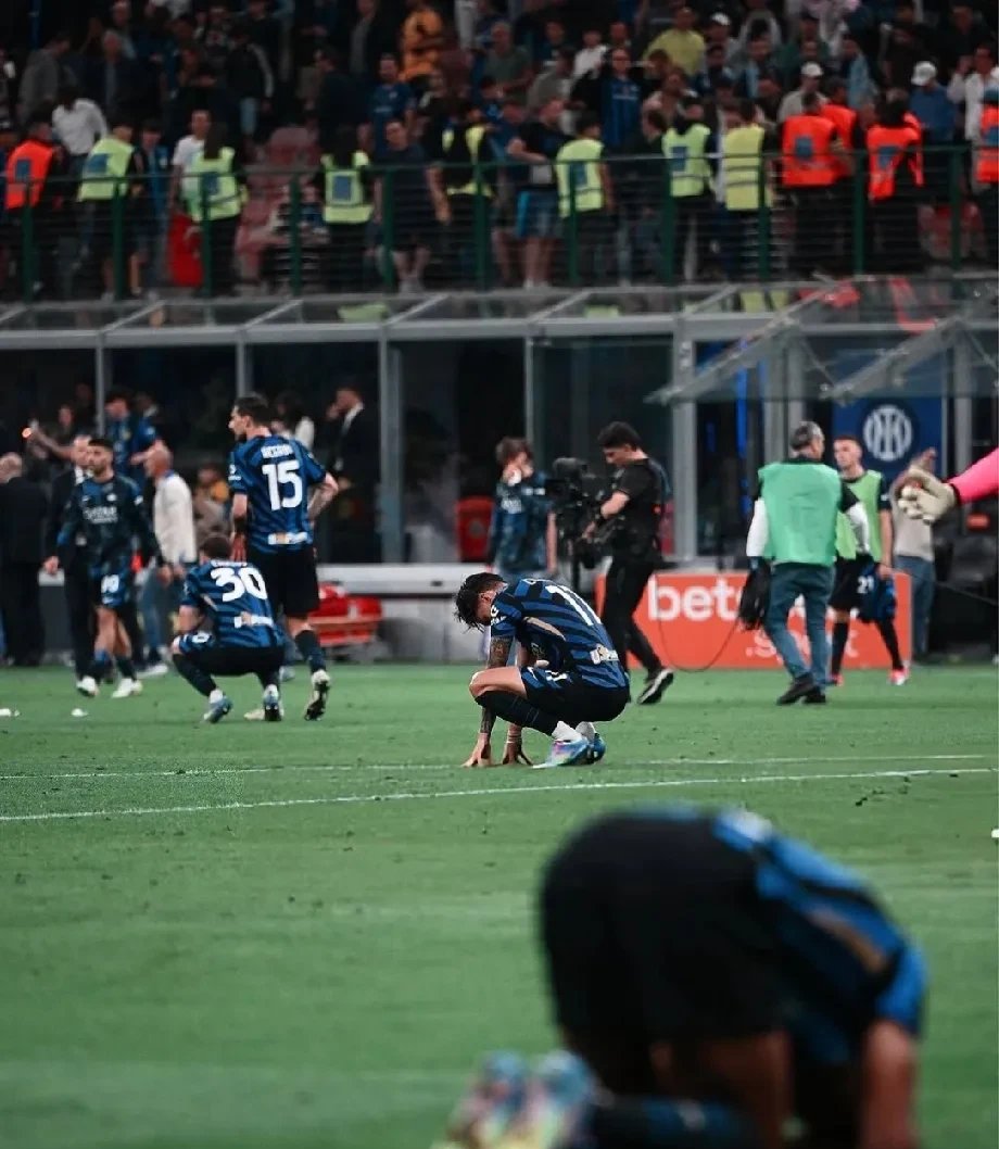 包含卡利亚里主场大胜莱切，取得连胜的词条