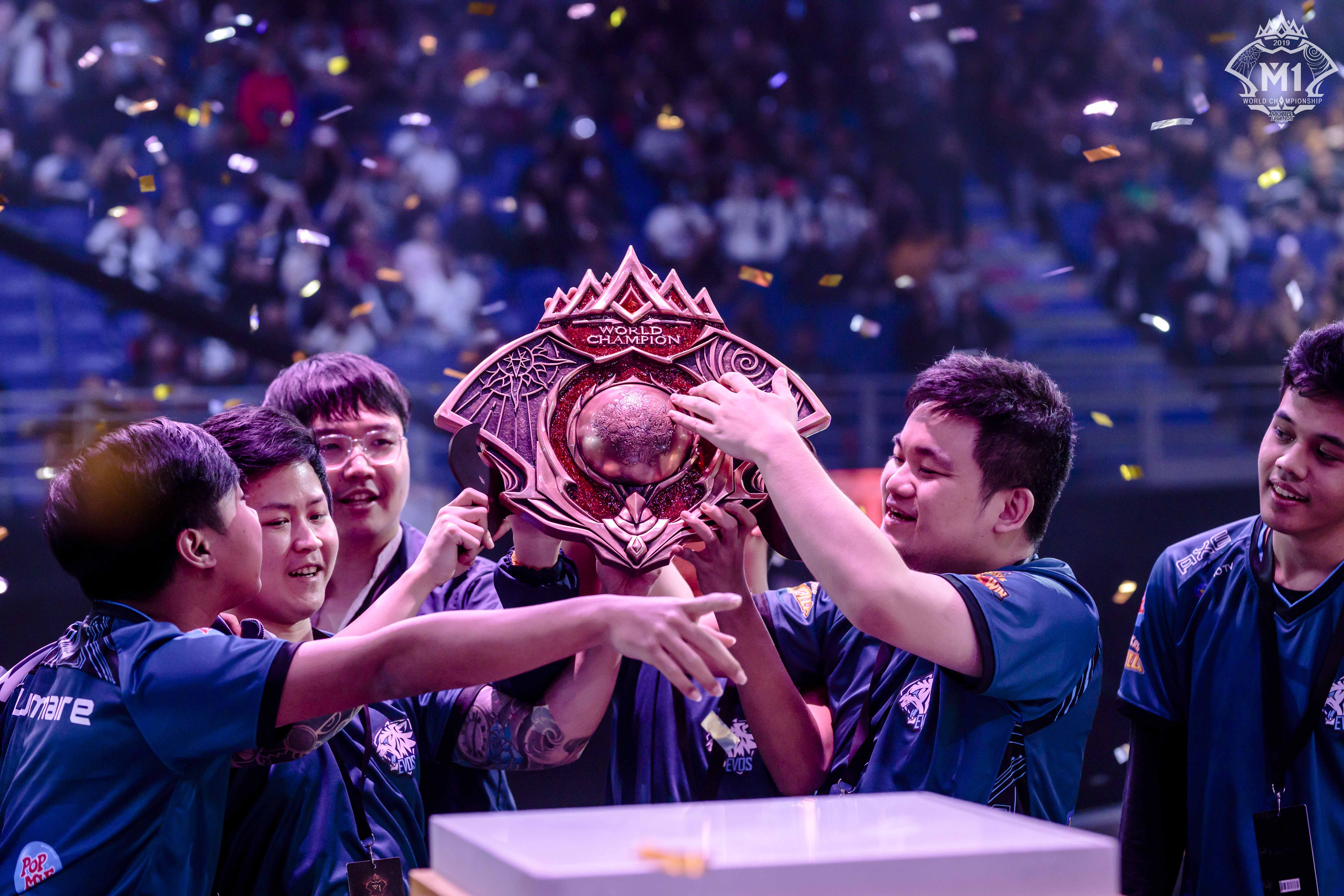 包含关键对决展开，球员们全力以赴争取胜利的词条