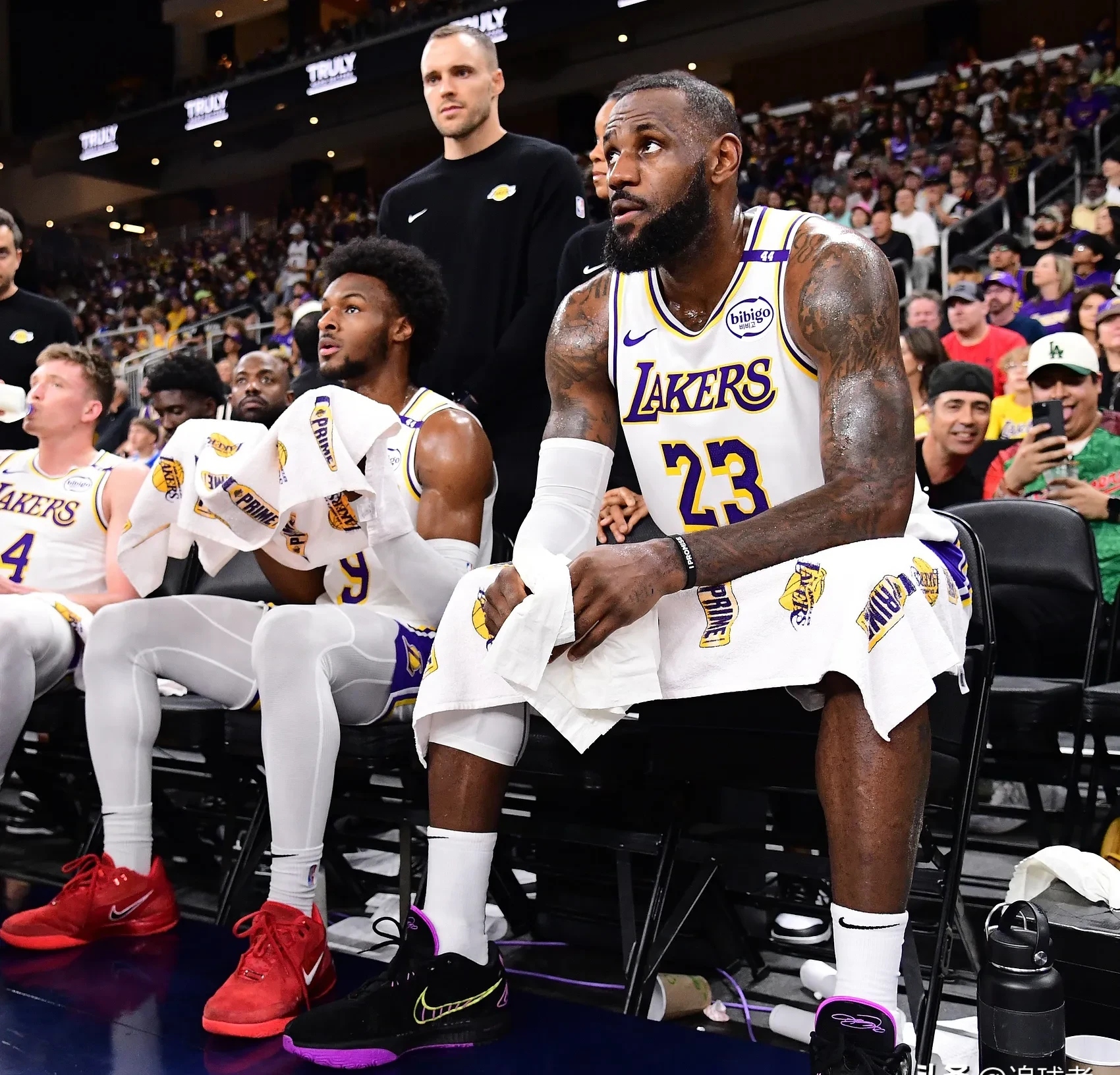 湖人力克雄鹿，双雄对决的简单介绍