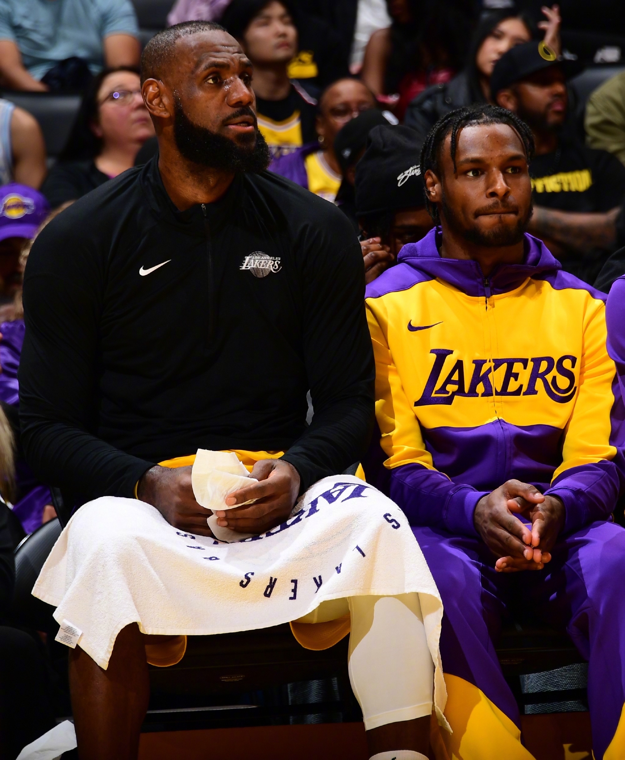 沃尔夫主场逆转湖人,恩比德表现抢眼 沃尔夫主场逆转湖人,恩比德表现抢眼