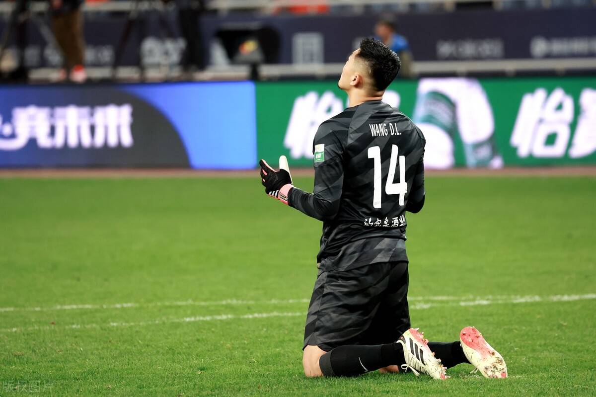 上港客场快速反击再度表现不济，0-2不敌大阪樱花